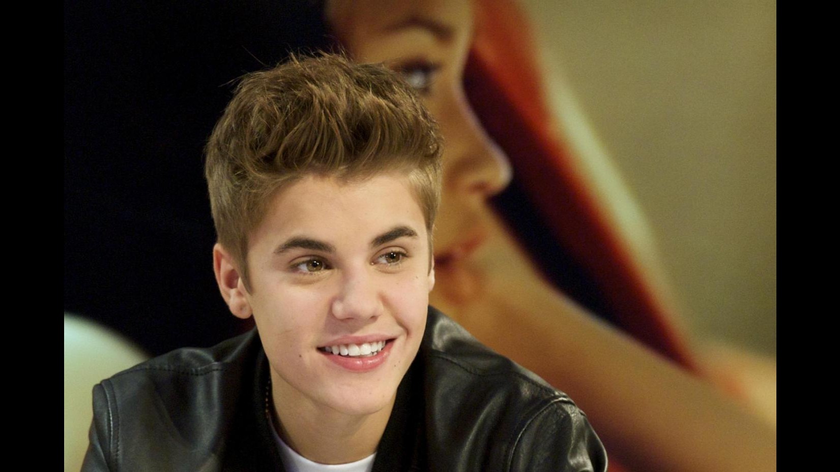 Fan invadono gli studi di Londra per vedere Justin Bieber