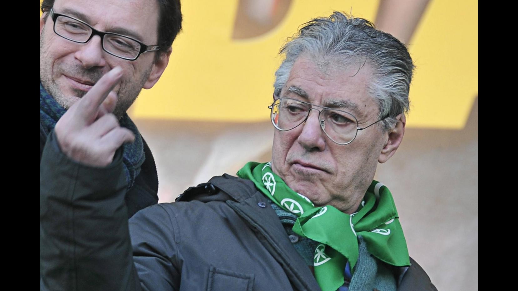 Bossi: Attacco a Lega studiato a tavolino