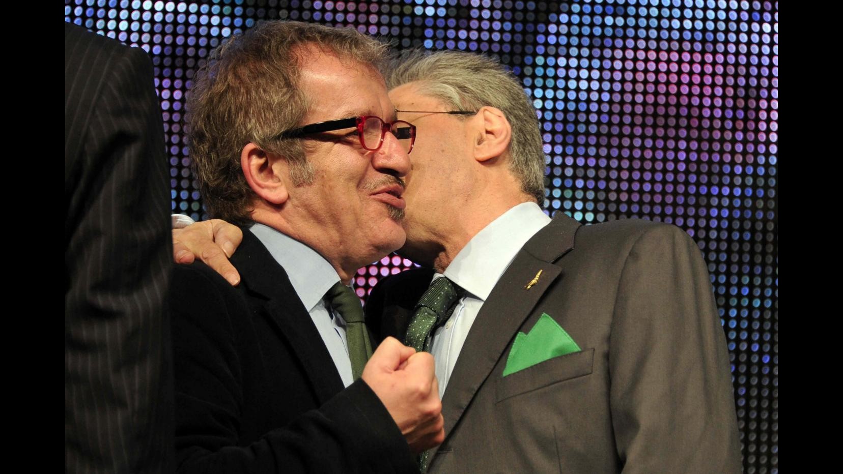 Lega, Maroni sul palco al grido secessione