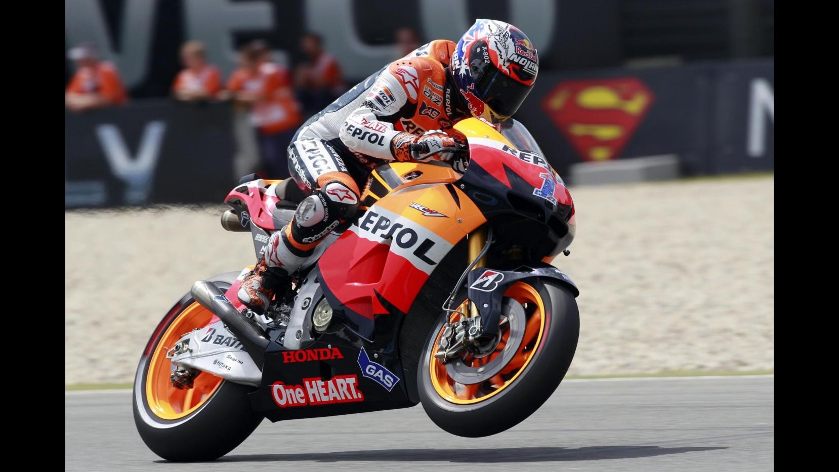 MotoGp Olanda: Trionfa Stoner. Lorenzo cade, Dovizioso 3° Rossi ultimo