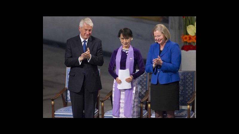 Birmania, Suu Kyi tornata da Europa,accolta da migliaia di sostenitori