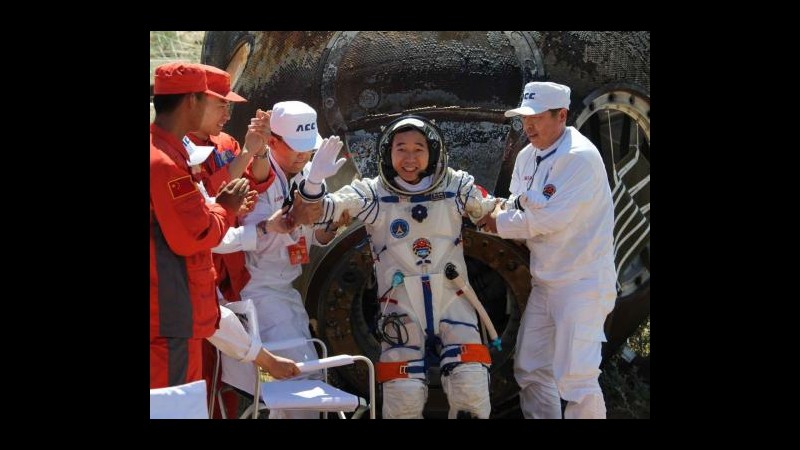Cina, equipaggio Shenzhou 9 rientrato dopo 13 giorni nello spazio