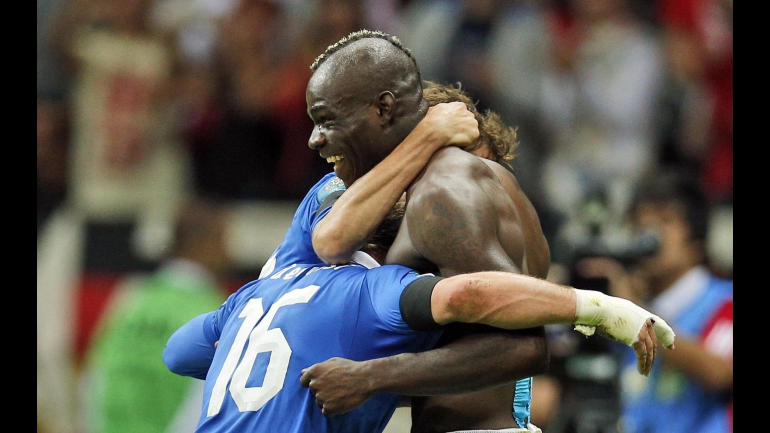 Super Mario show: Italia-Germania 2-1