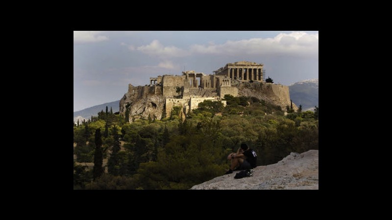 Grecia, uomo cade da Acropoli ad Atene, in ospedale per ferite a testa