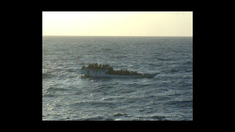 Australia, si capovolge barcone migranti: salvate 123 persone