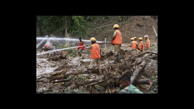 Bangladesh, 30 morti nel sud per frane causate da piogge monsoniche