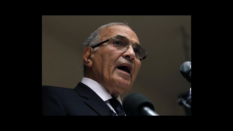 Egitto, fonte: Shafiq indagato, ha lasciato Paese con la famiglia