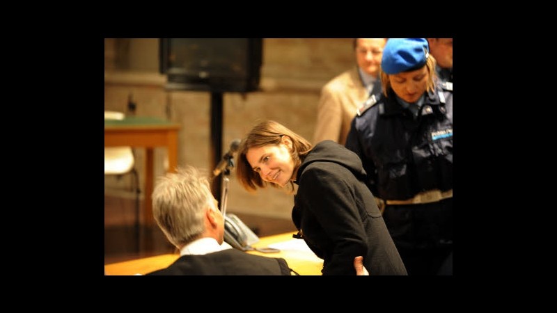 Caso Meredith, esce il video della canzone di Amanda Knox