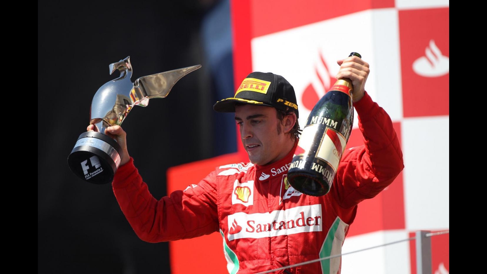 Alonso trionfa a Valencia e torna in testa al Mondiale