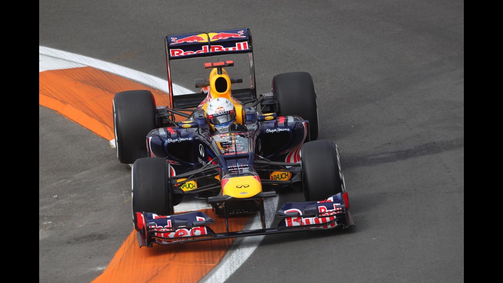 Gp Europa, pole a Vettel davanti ad Hamilton. Alonso parte 11°