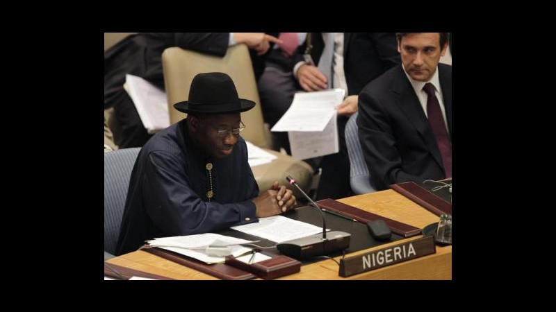 Nigeria, presidente licenzia ministro Difesa e consigliere sicurezza