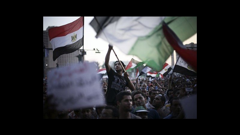 Egitto, decine di migliaia in piazza Tahrir contro consiglio militare