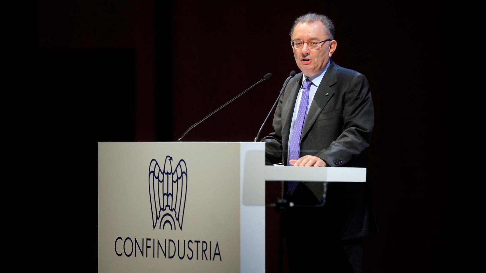 Squinzi: Senza euro Pil crolla del 25-50%
