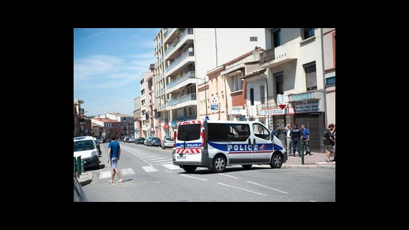 Tolosa, liberata una delle 4 persone prese in ostaggio in banca