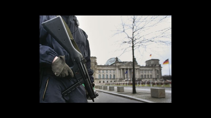 Germania, intelligence: Aumenta minaccia estremisti destra e islamici