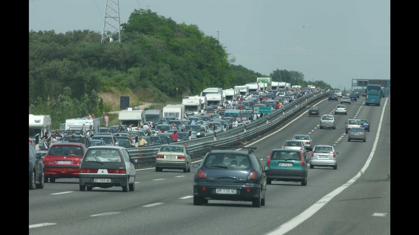 Esodo, solo il 4 agosto ha bollino nero