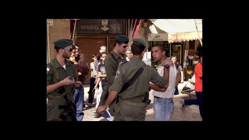 Israele, sicurezza chiede a giornalisti palestinesi di spogliarsi