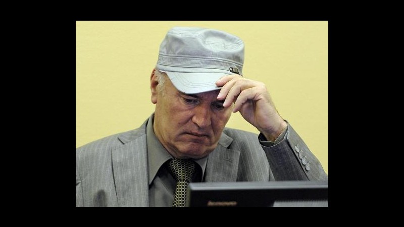 Mladic, riprende processo all’Aia: ex generale in aula dopo malore