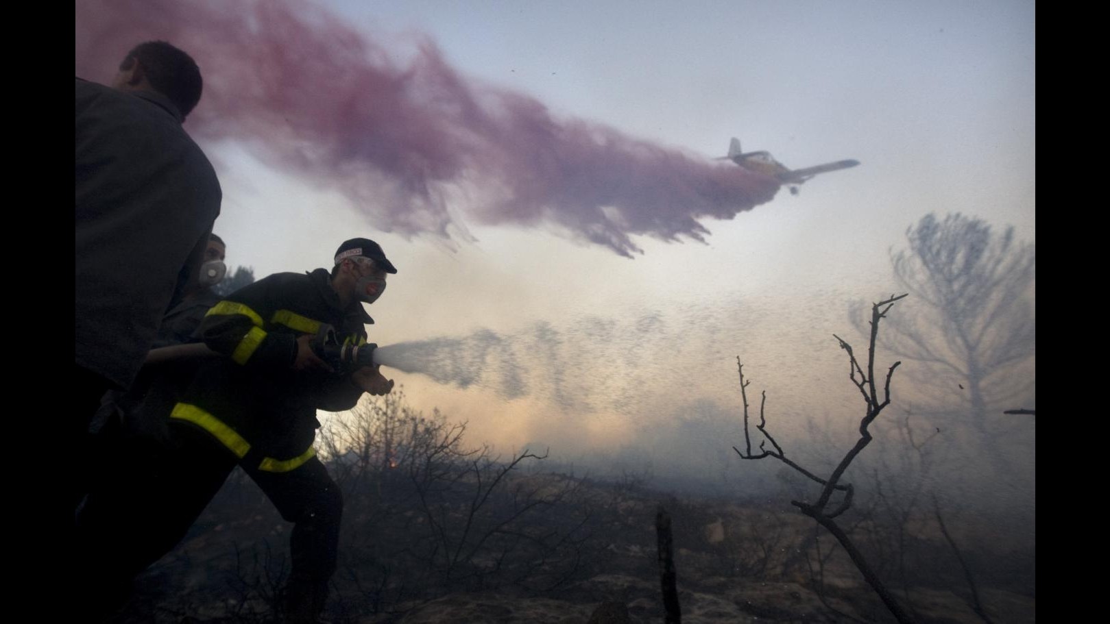 Vasto incendio a San Teodoro, 500 evacuati da strutture turistiche