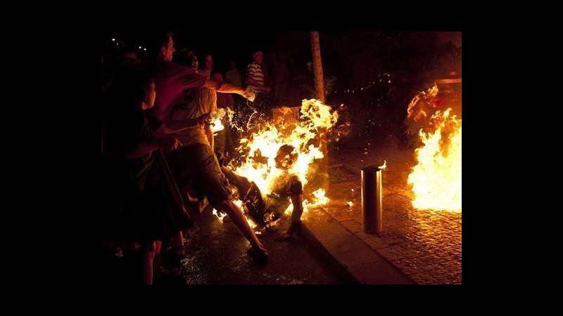 Israele, uomo si dà fuoco in manifestazione protesta sociale