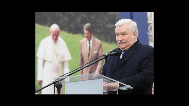 Polonia rende omaggio a Reagan e Giovanni Paolo II con una nuova statua