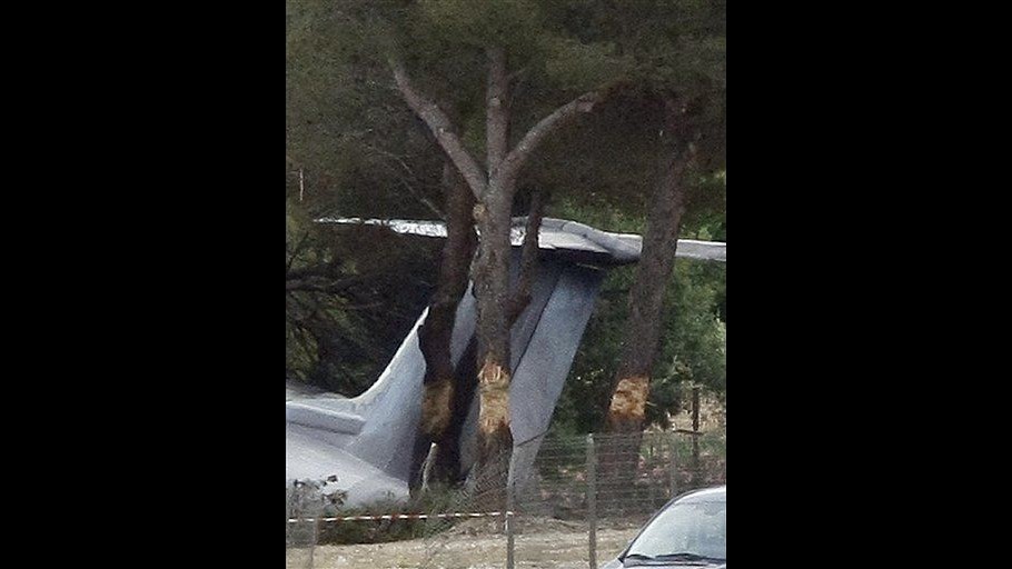 Jet privato prende fuoco e si schianta nel sud della Francia: 3 morti