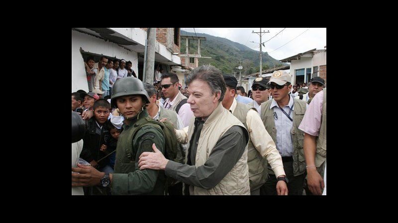 Colombia, Santos accolto con rabbia da abitanti zona scontri con Farc