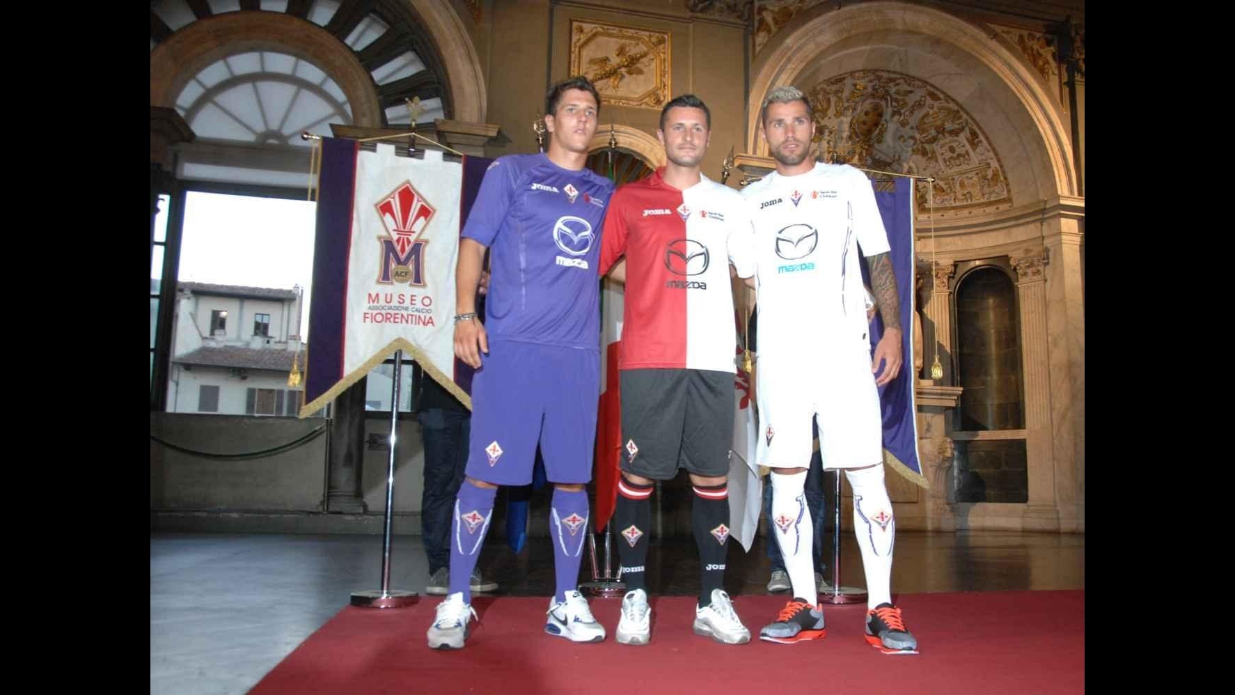 Fiorentina presenta nuove maglie, Cognigni: Ritorniamo a vincere