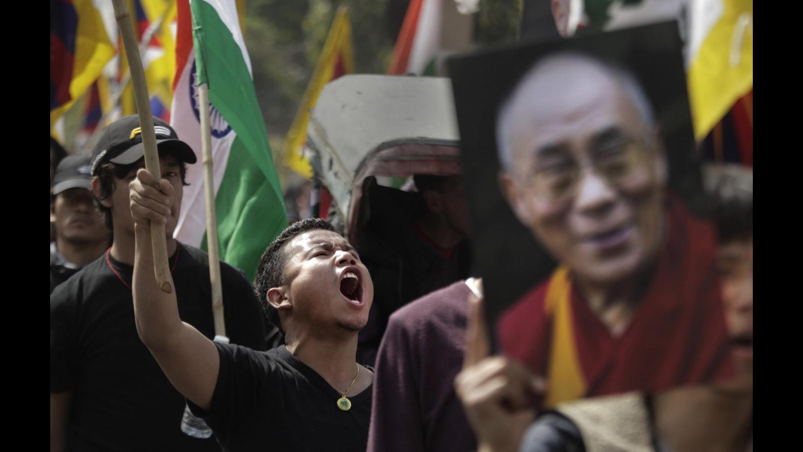 Tibet, si dà fuoco per protesta