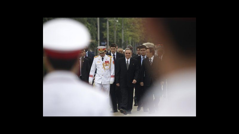 Vietnam, Raul Castro omaggia Ho Chi Minh