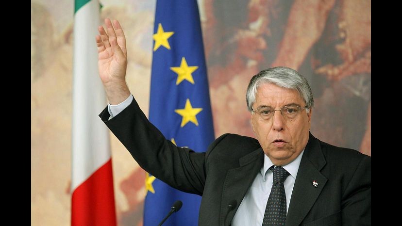 Giovanardi (Pdl): Gay nell’esercito? Dormano in camere separate