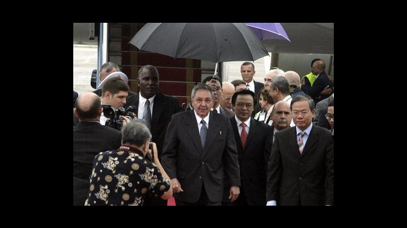 Raul Castro ad Hanoi per rafforzare legami Cuba-Vietnam
