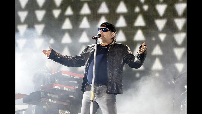 Vasco Rossi: Mi sposo per colpa del Vaticano e dei politici