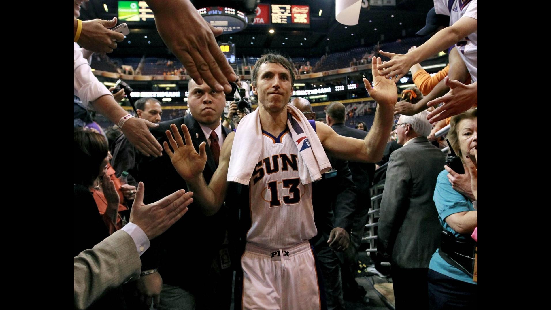 Nba, Steve Nash firma triennale con i Los Angeles Lakers