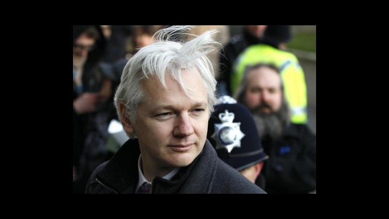 Svezia rifiuta interrogatorio Assange in ambasciata Ecuador di Londra