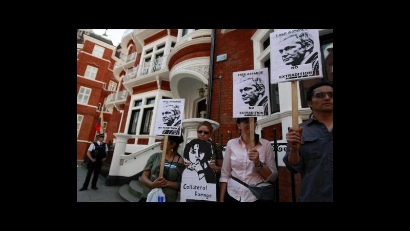 Wikileaks, Ecuador: Faremo di tutto per proteggere vita di Assange