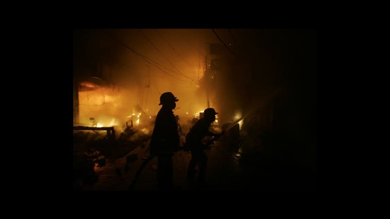 Pakistan, incendio in sede rete tv a Lahore: 4 morti, 15 feriti