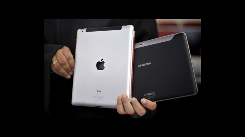 Guerra brevetti Apple-Samsung, apre processo record in California