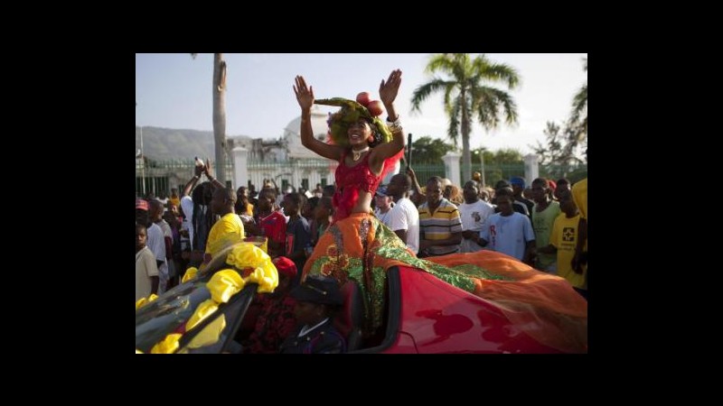 Haiti, migliaia a Port-au-Prince per il Carnevale dei fiori