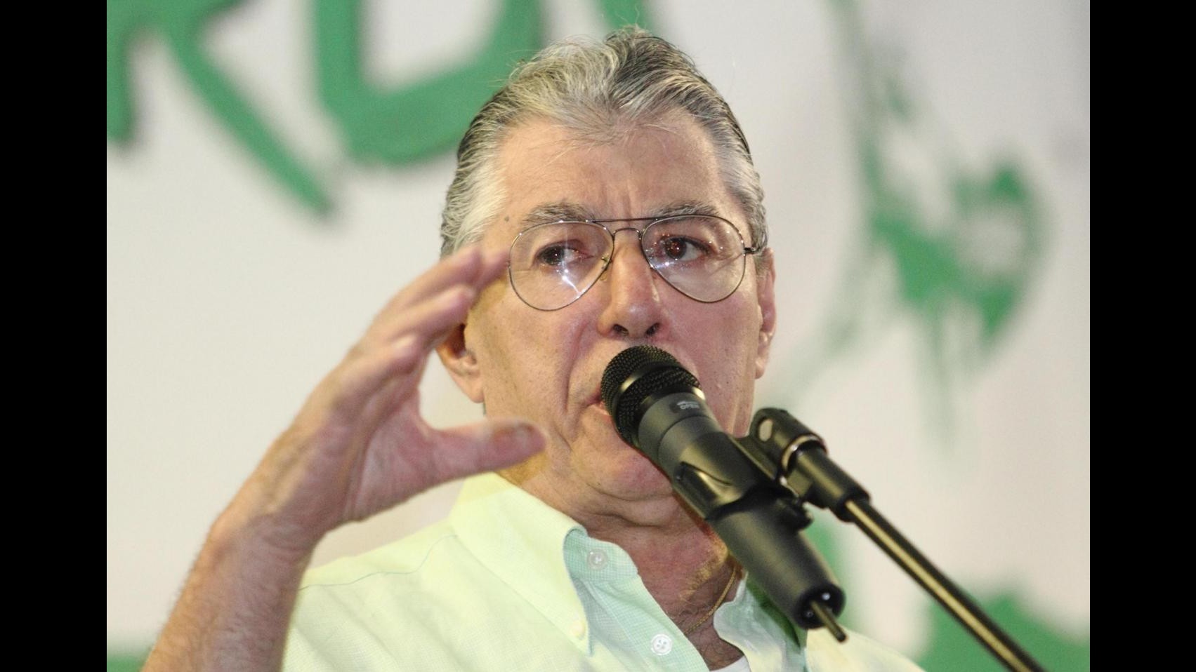 Bossi: Berlusconi politicamente finito, no ad asse Lega-Pdl
