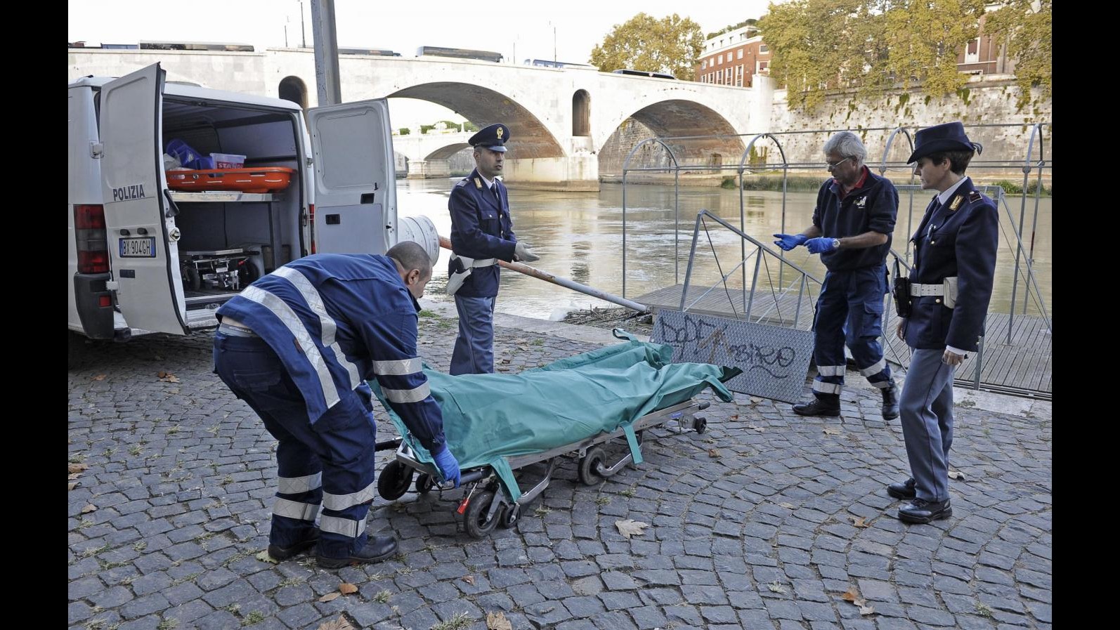 Roma, cade da parapetto Tevere: morto 19 enne americano