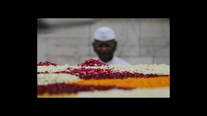 India, 3 attivisti anticorruzione iniziano sciopero fame a Nuova Delhi