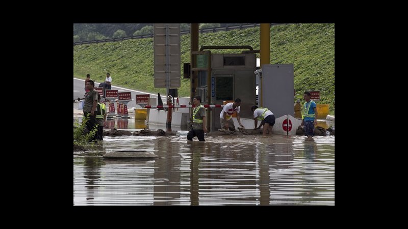 Cina, salgono a 95 morti per tempeste: 37 a Pechino