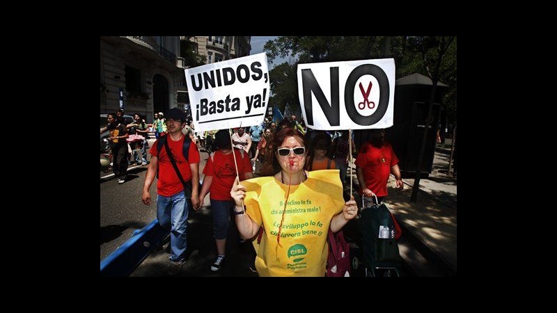 Madrid, migliaia in marcia contro austerity