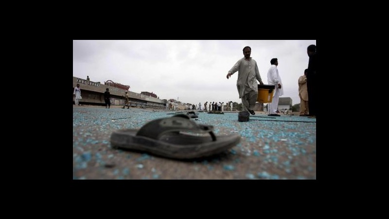 Pakistan, bomba esplode nel nordovest vicino bus: 3 morti, 7 feriti