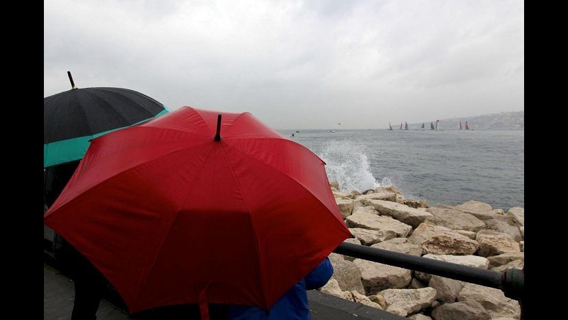 Meteo, strappo all’estate: in arrivo pioggia e temporali forti