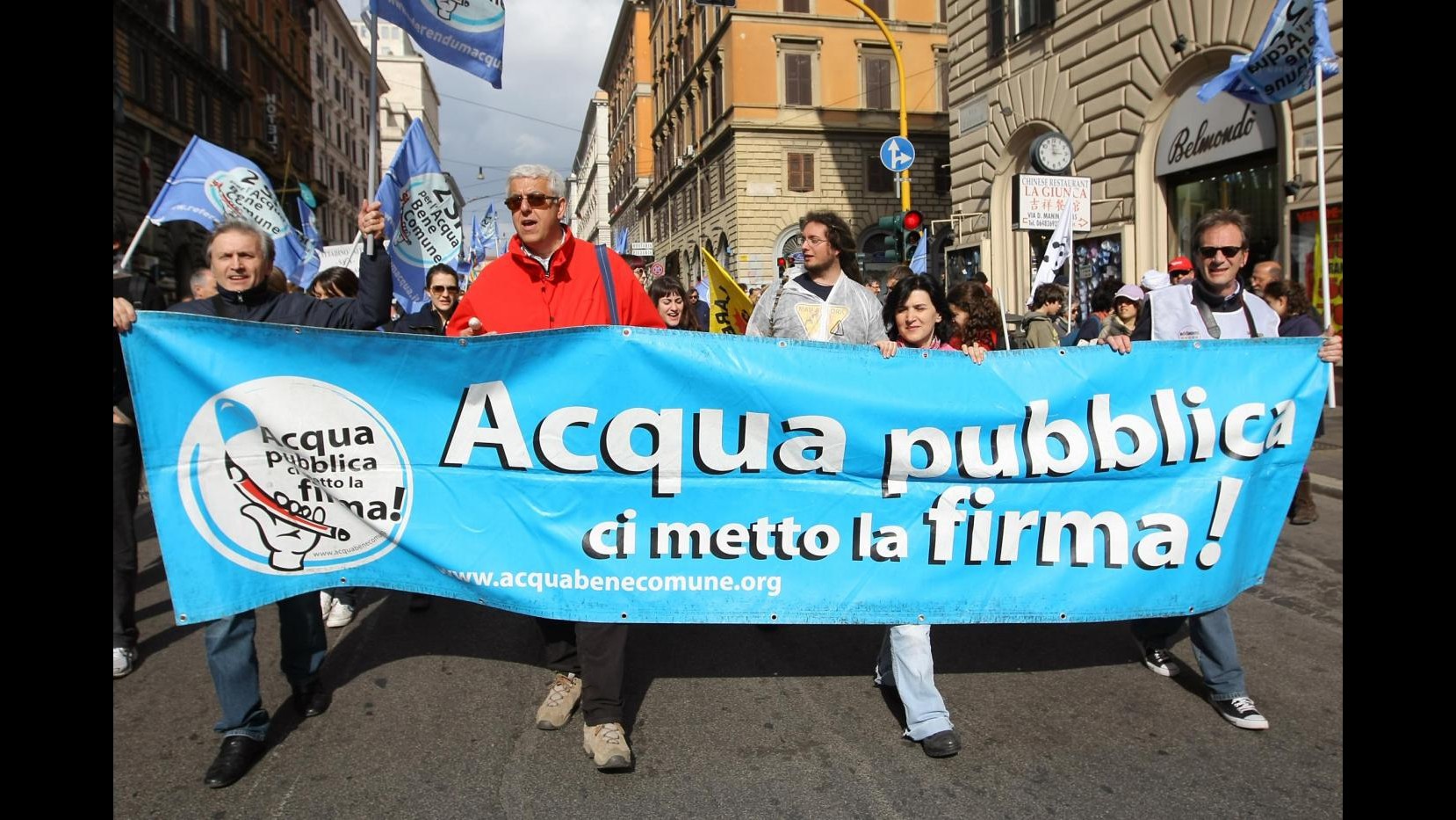 Consulta salva referendum su acqua e servizi pubblici