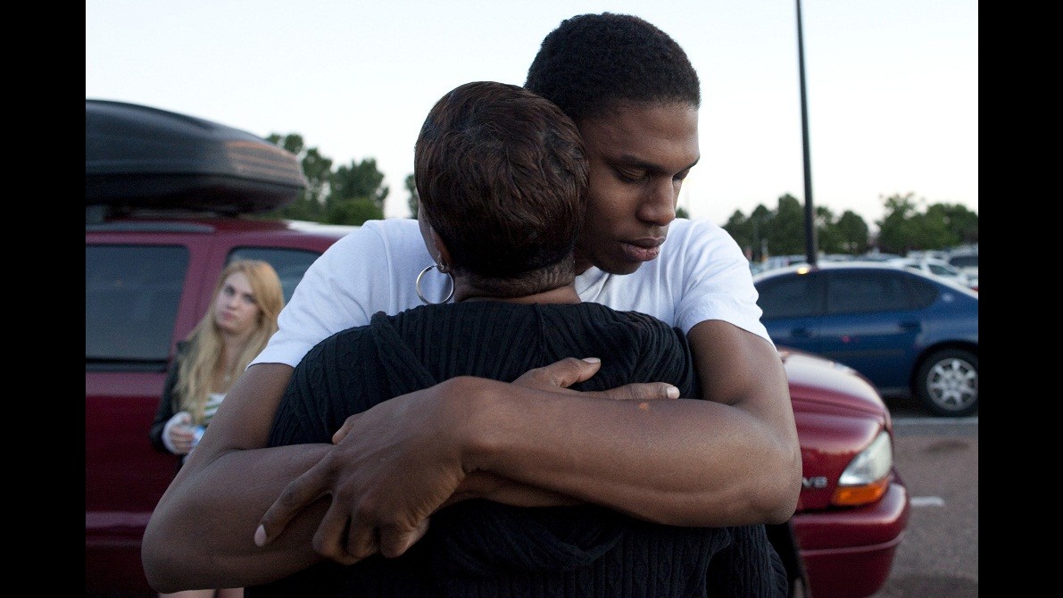 Sparatoria a Denver: 14 morti, 50 feriti