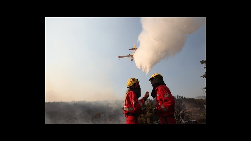Grecia brucia ma metà aerei antincendio resta a terra: colpa di crisi