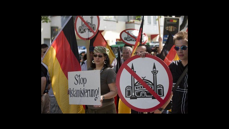 Germania, protesta di estrema destra: su cartelli caricature Maometto